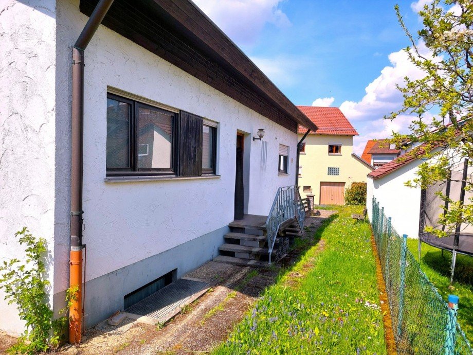 Hauseingang von Ostseite Einfamilienhaus Adelberg