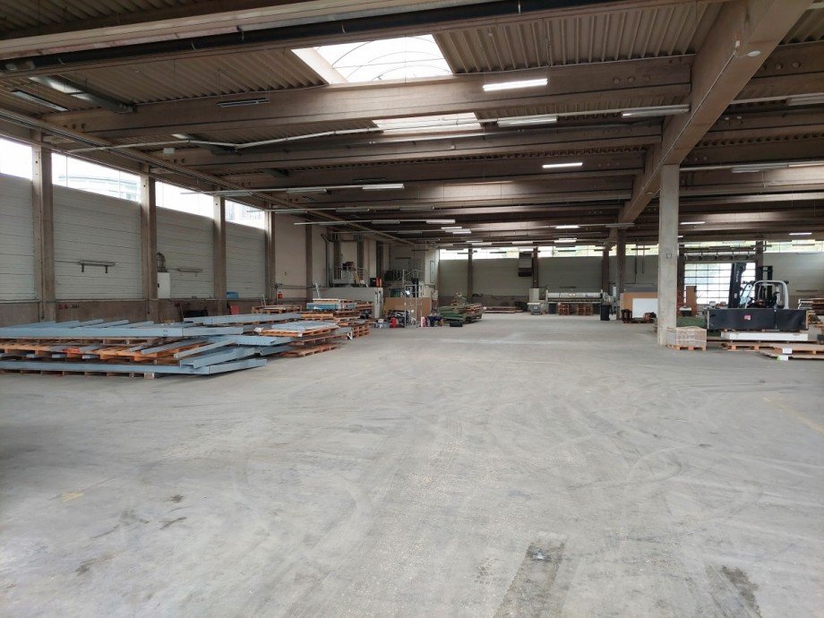 Lager-/ Produktionsfl�chen Halle / Lager / Produktion Schorndorf
