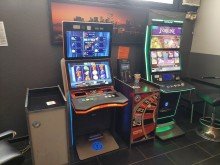 Spielautomaten Zwei Sportsbars mit Spielautomaten/Billard u. Imbi�