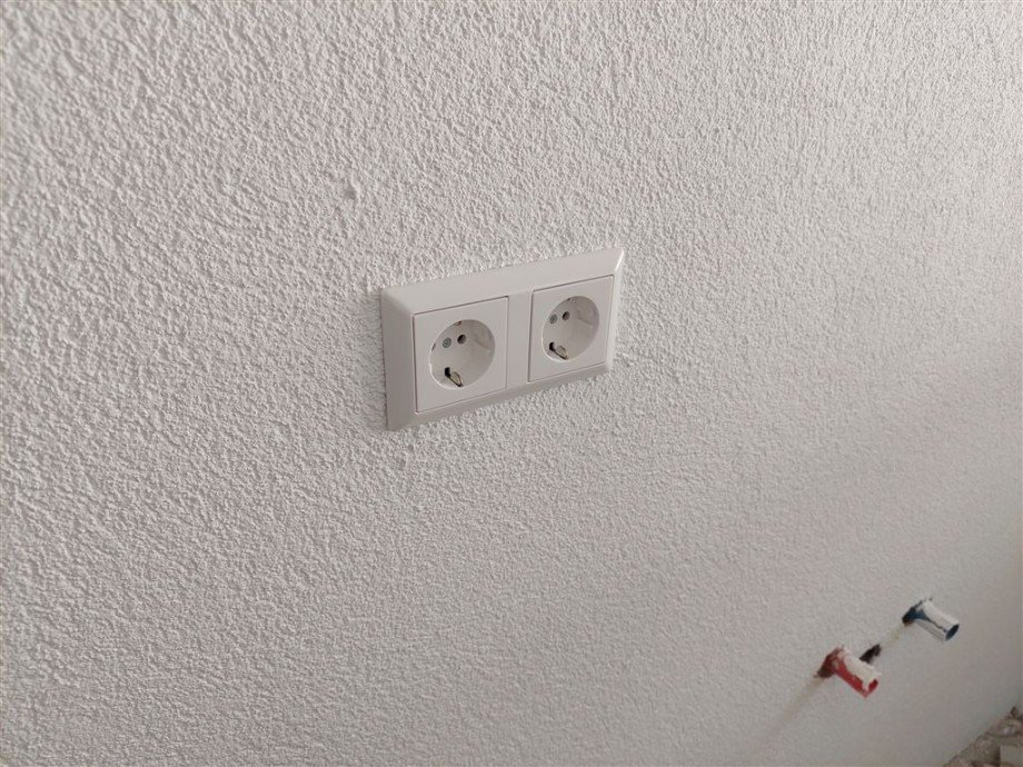 E-Steckdosen auf Rauhputz Dachgeschosswohnung Welzheim