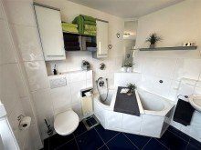 Helles Tageslichtbad! Schickes Haus in sonniger Wohnlage! Inkl. Einbauk�che, Garage u. Sauna!