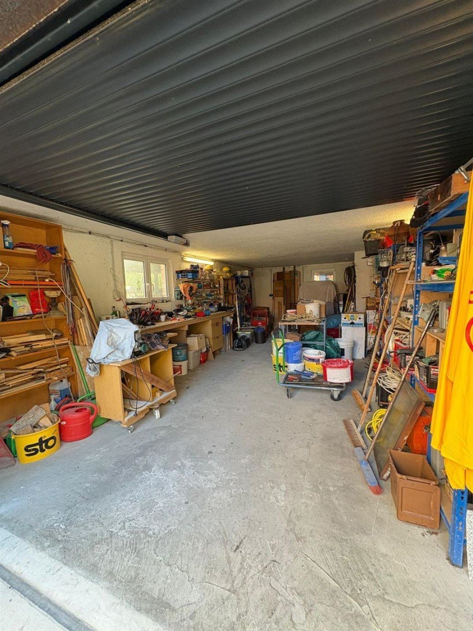 Garage mit E-Garagenrolltor Doppelhaush�lfte Rudersberg