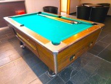 Billard im Cafebar Nr. 2 Zwei Sportsbars mit Spielautomaten/Billard u. Imbi�