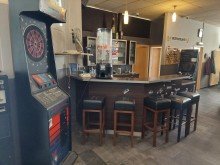 Bar mit Dartautomat Zwei Sportsbars mit Spielautomaten/Billard u. Imbi�
