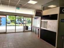 Zugang in Gewerbeanlage Zwei Sportsbars mit Spielautomaten/Billard u. Imbi�