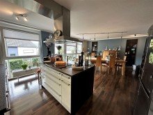Heller Koch-/Esssbereich mit Kochinsel! Schickes Haus in sonniger Wohnlage! Inkl. Einbauk�che, Garage u. Sauna!