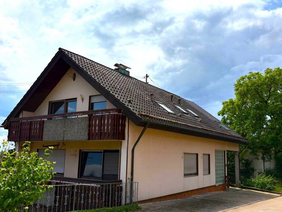 Hausansicht PKW-Stellpl�tze Zweifamilienhaus Rudersberg