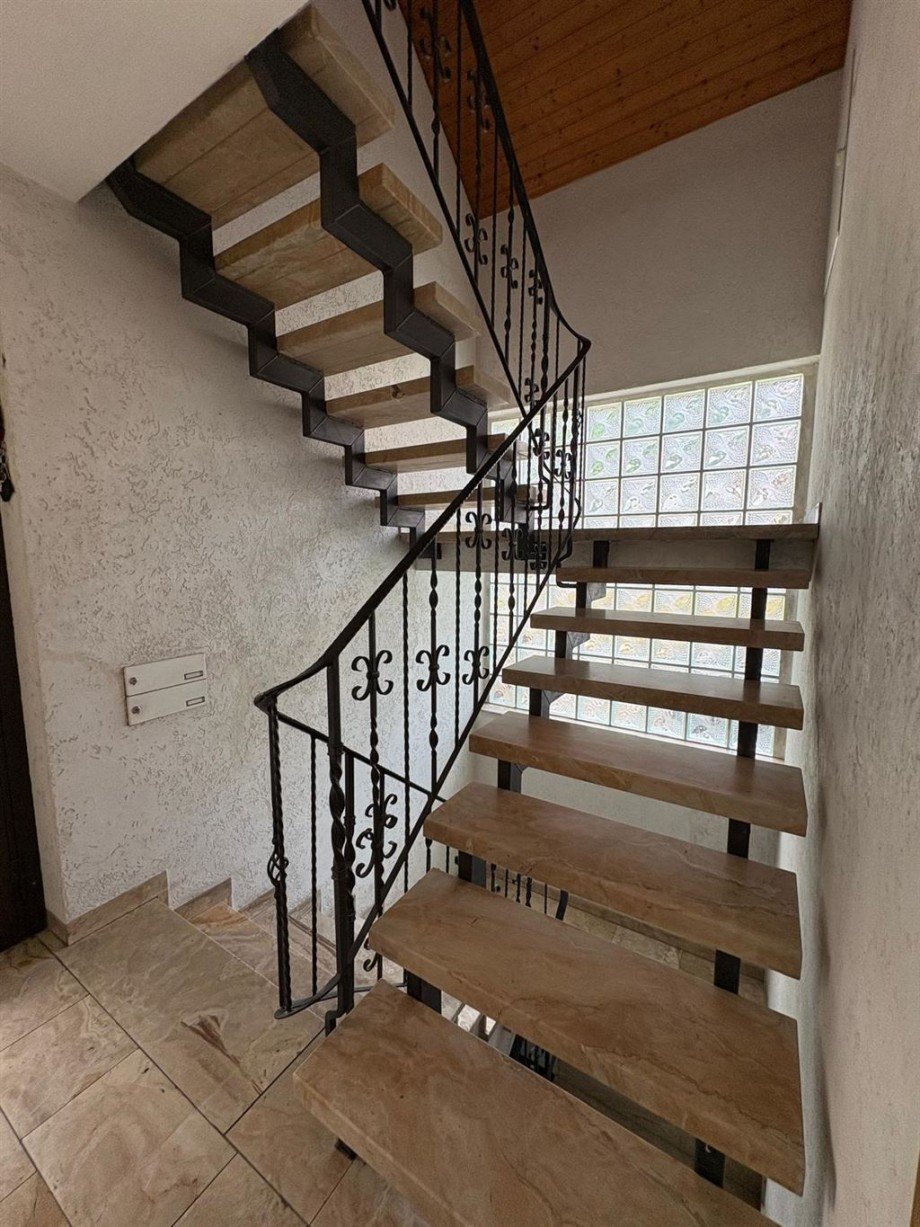 EG-Treppenhaus Zweifamilienhaus Rudersberg