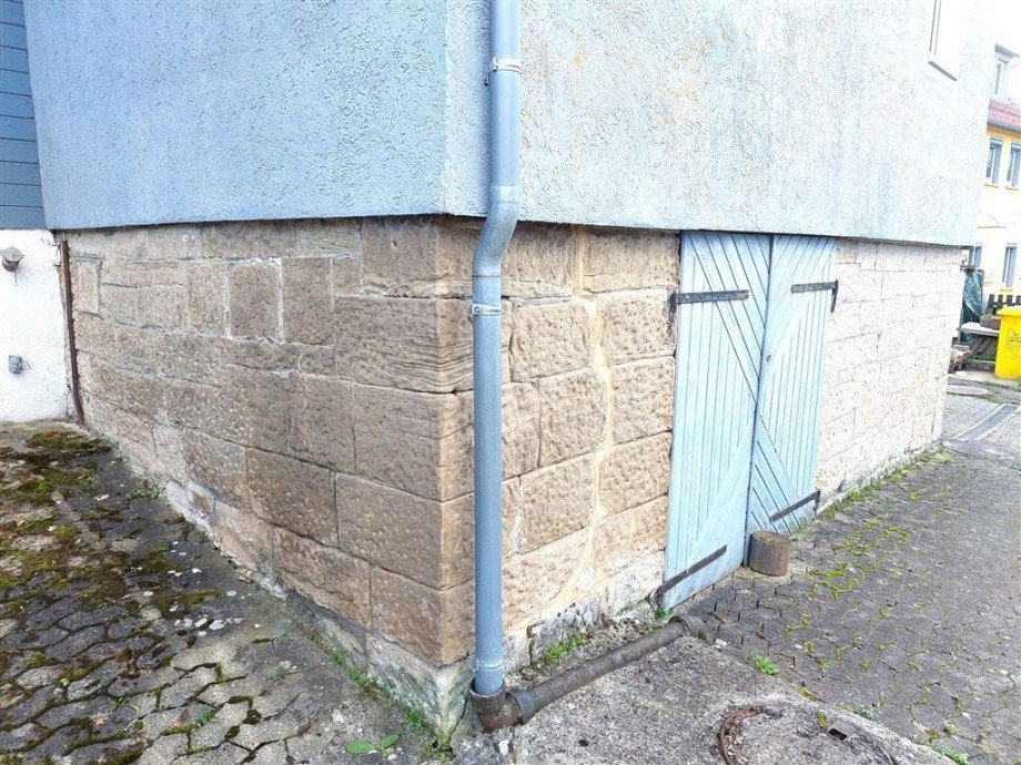 Sockel handgehauener Sandstein Doppelhaush�lfte Rudersberg