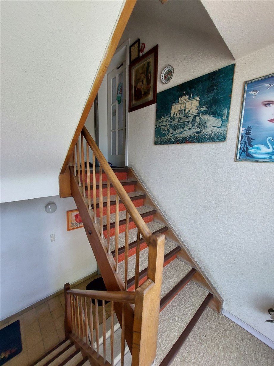 Treppe ins OG/DG Mehrfamilienhaus Lorch , W�rtt