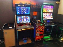 Spielautomaten Zwei Sportsbars mit Spielautomaten/Billard u. Imbi�