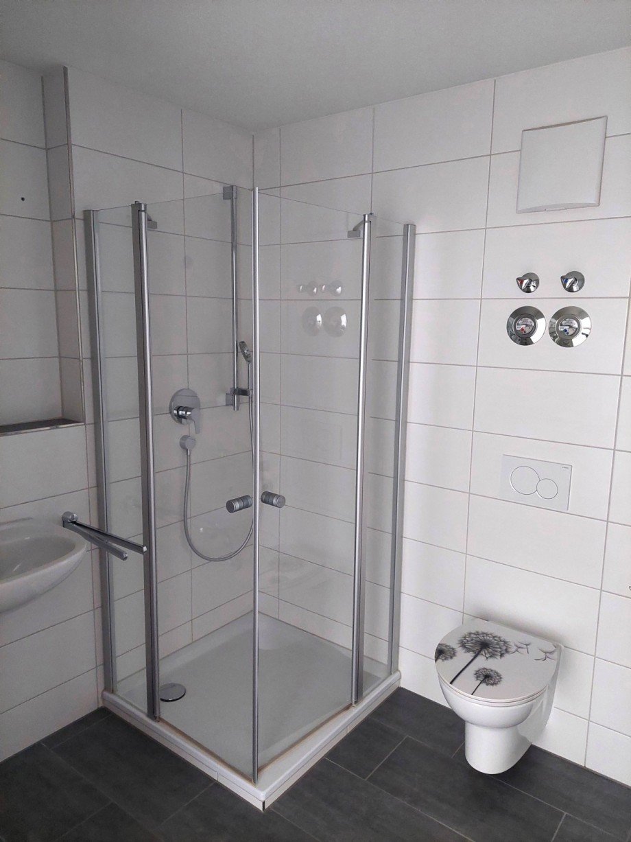 Bad mit Dusch u. Wanne Etagenwohnung Fellbach