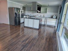 Ess-/ Kochbereich mit Kochinsel Schickes Haus in sonniger Wohnlage! Inkl. Einbauk�che, Garage u. Sauna!