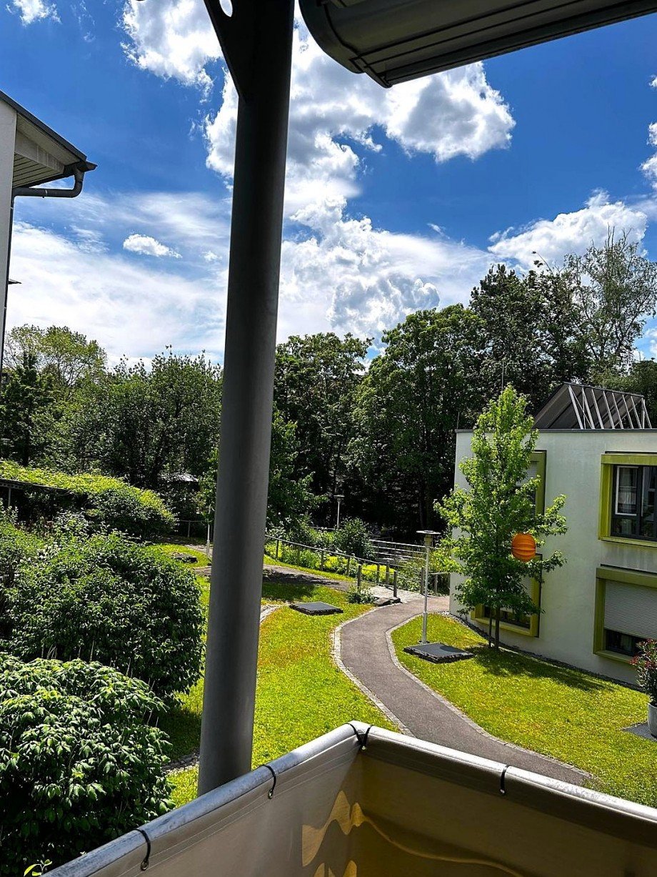 Balkonaussicht in Hauspark Wohnung Schorndorf