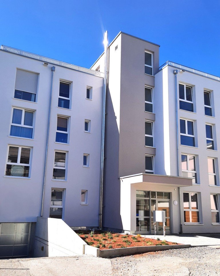 MFH Au�enbild Fellbach Mehrfamilienhaus *Neuwertiges Mehrfam.-Haus, Aufzug u. gut vermietet!*-Ohne Renovierungsstau-!