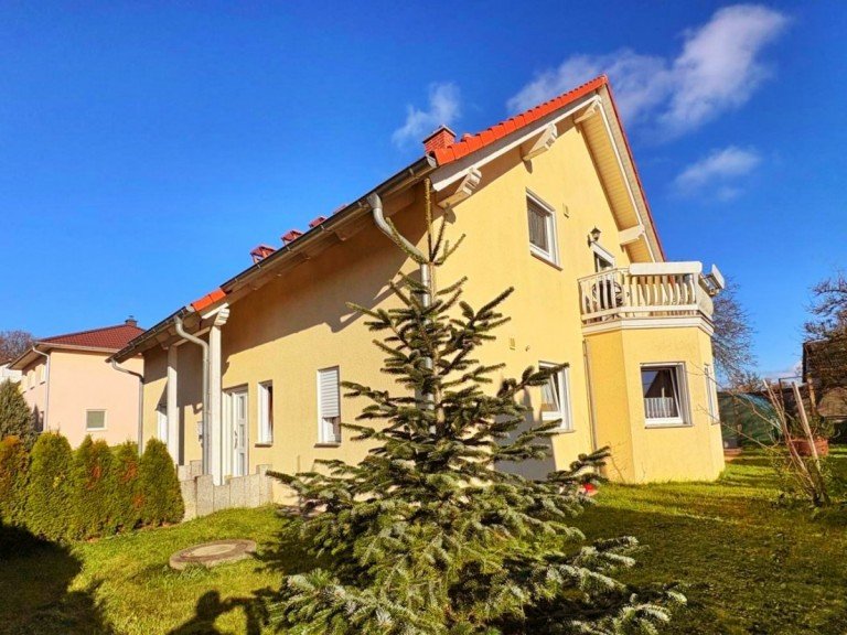 Au�enansicht1 Berglen Zweifamilienhaus *-Haus mit vielen M�glichkeiten-!*Zweifam.-Haus, 685m� Grund, zus�tzl. ELW/B�ro!