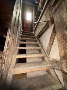 Aufgang ausbauf. B�hne *Gleich einziehen!* Ehem. Bauernhaus, 5 Zi., DG ausbauf�hig! Gew�lbekeller u. ehem. Stall!