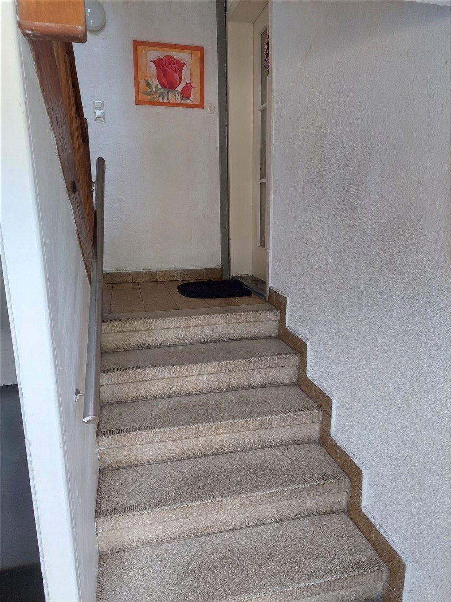 Maissvkellertreppe ins UG Mehrfamilienhaus Lorch , W�rtt