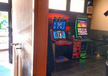 Spielautomaten Zwei Sportsbars mit Spielautomaten/Billard u. Imbi�